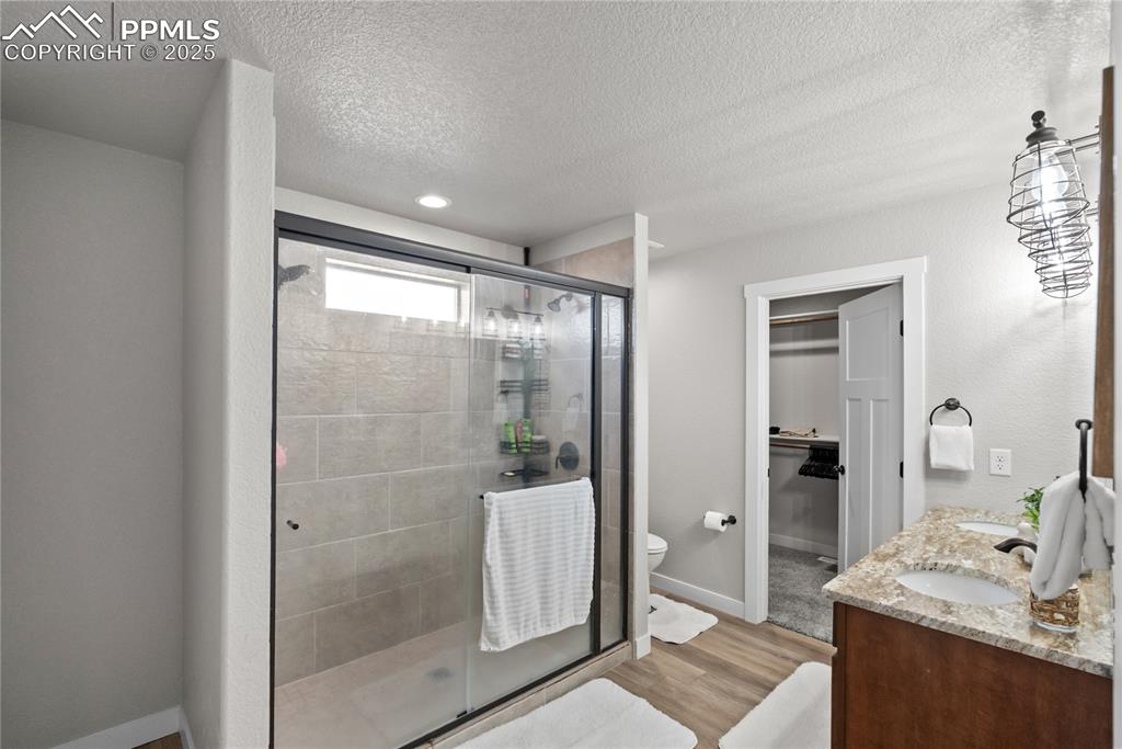 Image 17 of 31: primary bathroom, double sinks and walk-in closet
