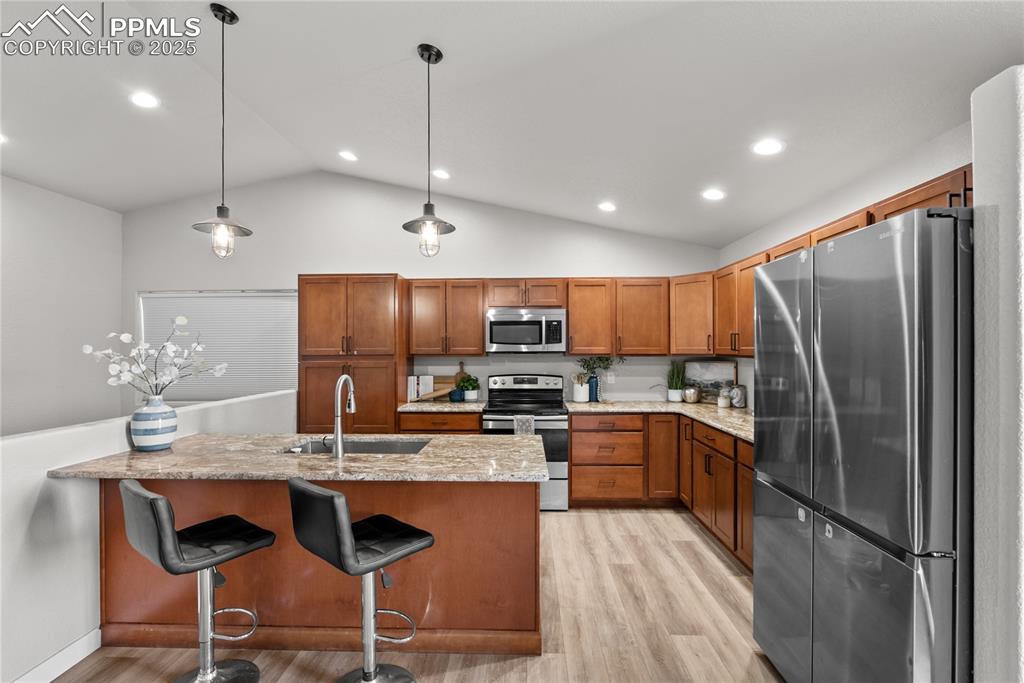 Image 9 of 31: Kitchen