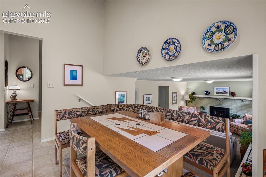 Image 16 of 50: Breakfast Area