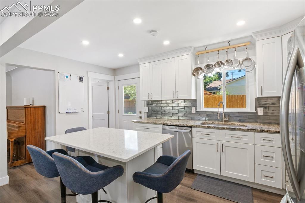 Image 14 of 35: Kitchen