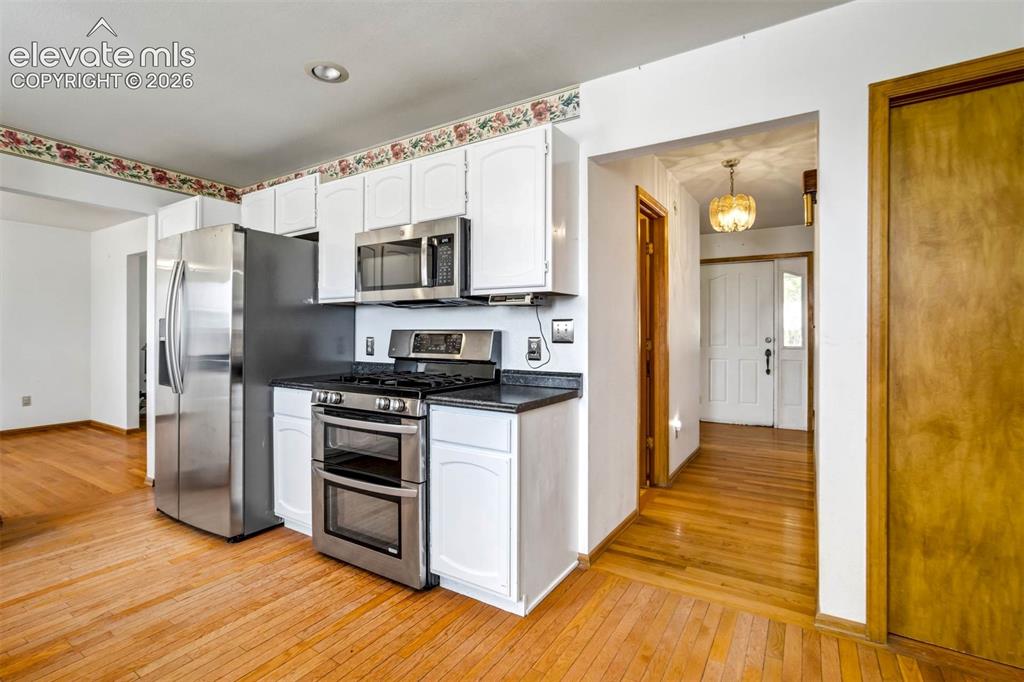 Image 11 of 50: Kitchen
