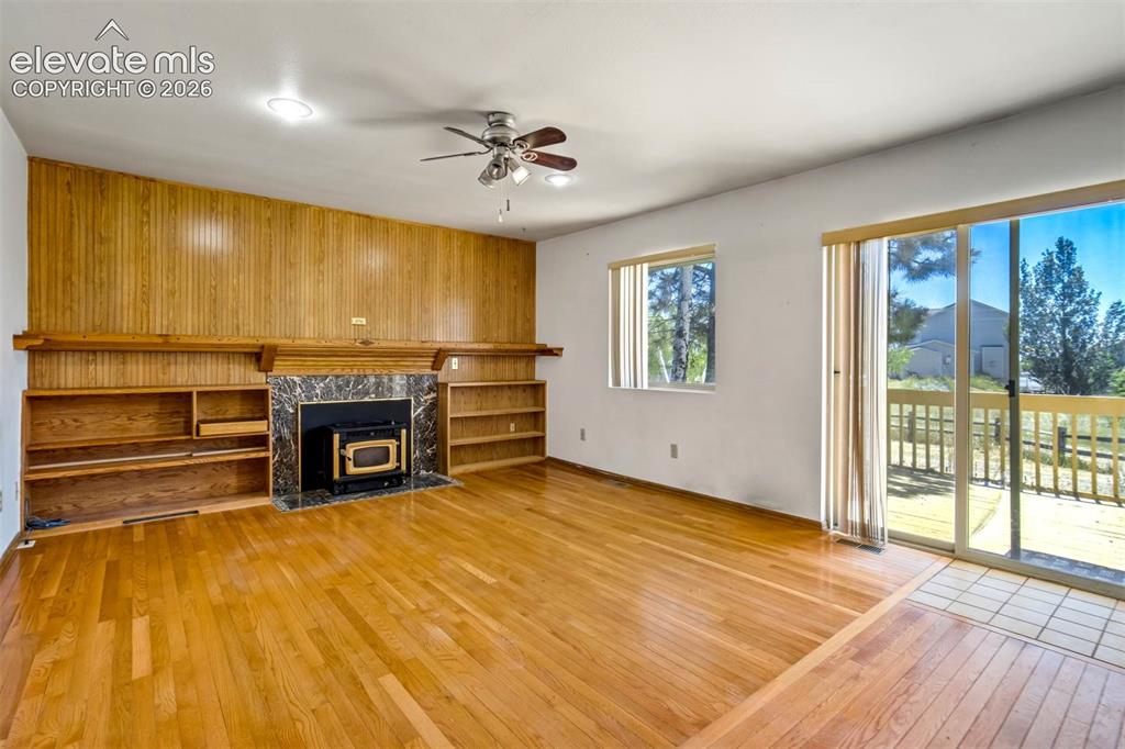Image 12 of 50: Living Room