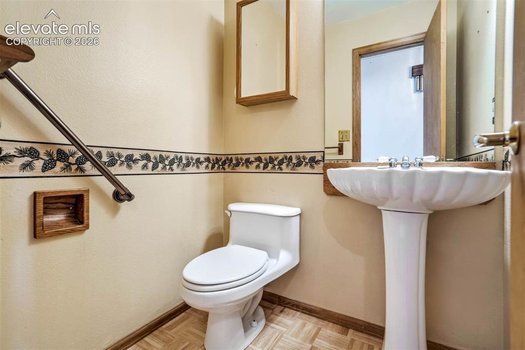 Image 15 of 50: Bathroom