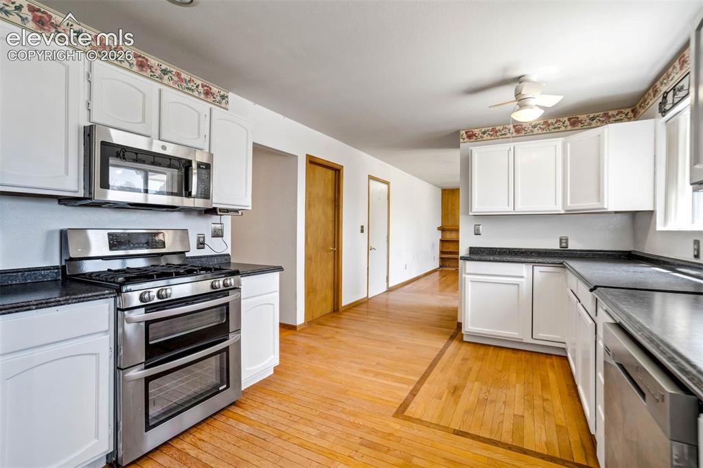 Image 9 of 50: Kitchen