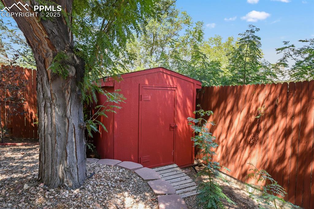 Image 27 of 29: View of outbuilding