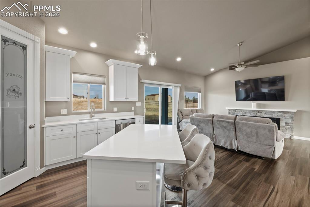 Image 14 of 48: Kitchen