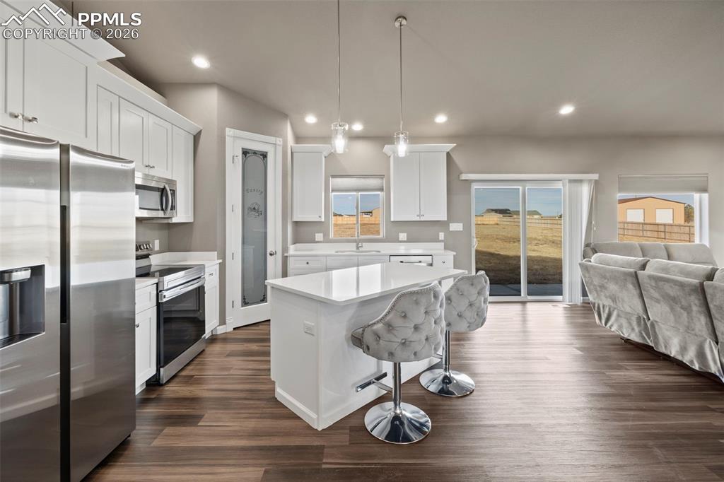 Image 15 of 48: Kitchen