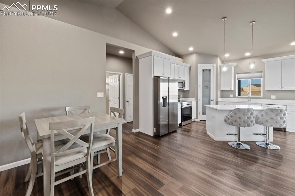 Image 18 of 48: Dining Area