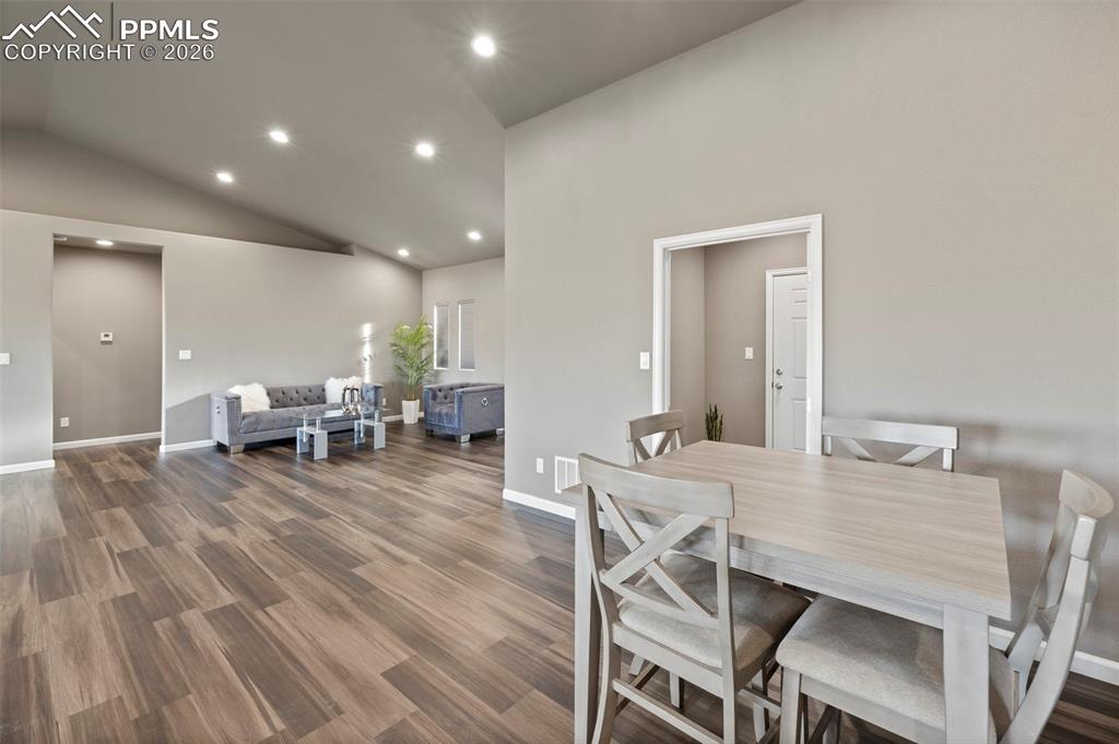 Image 20 of 48: Dining Area