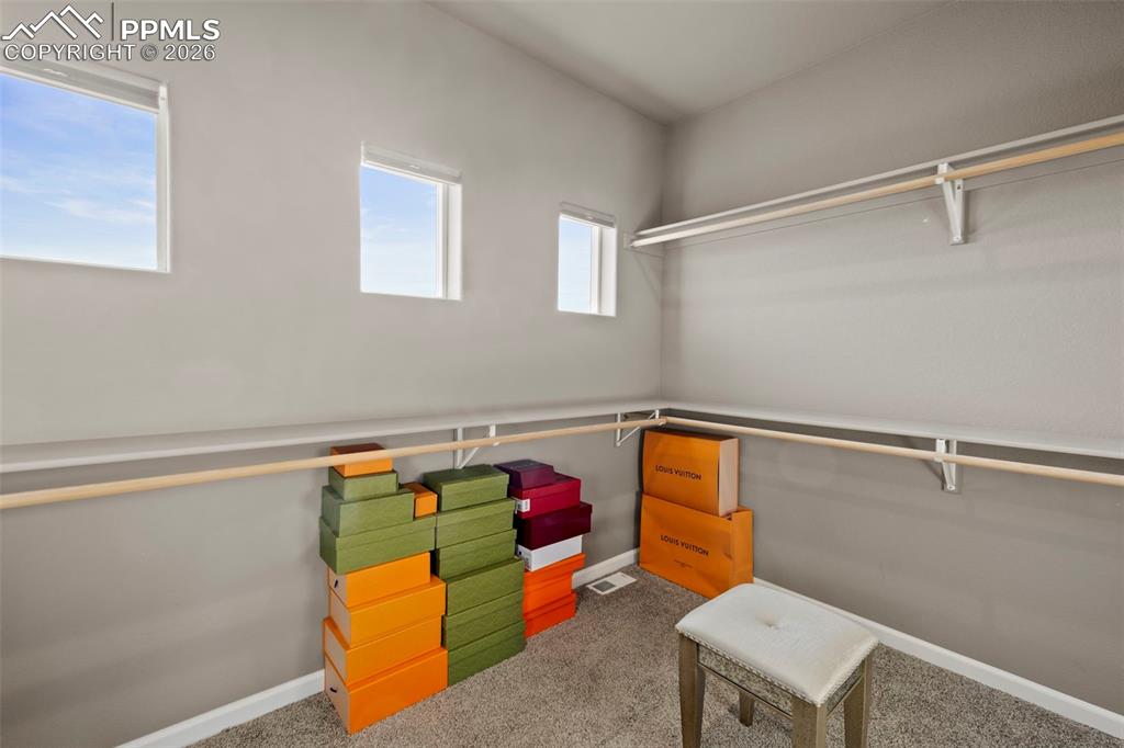 Image 27 of 48: Closet