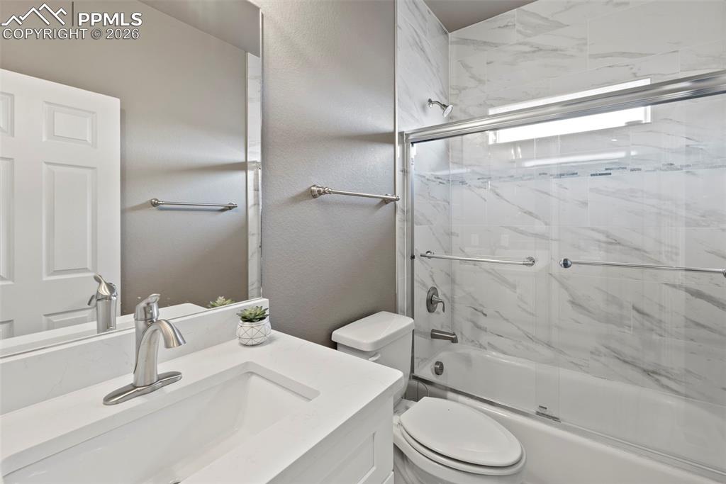 Image 31 of 48: Bathroom