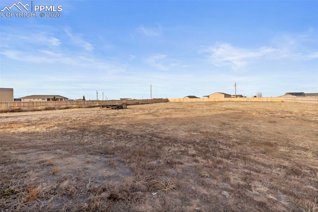 Image 33 of 48: Yard