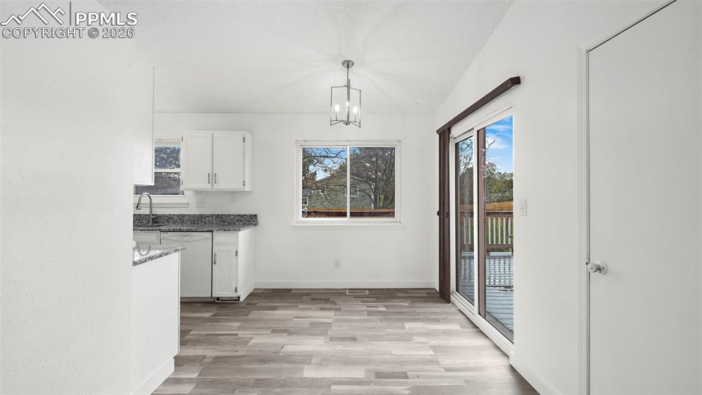 Image 8 of 34: Dining Area