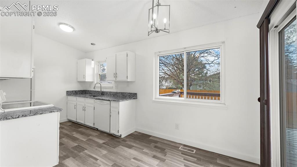 Image 9 of 34: Kitchen