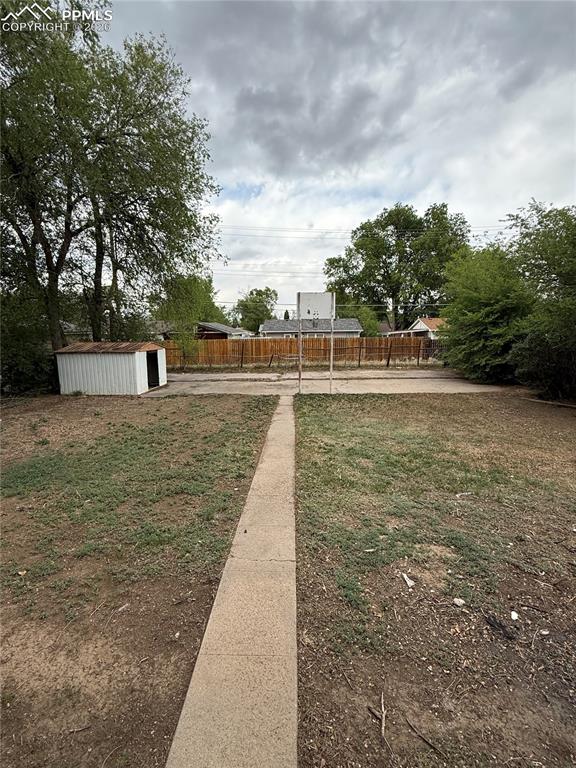 Image 12 of 29: Yard