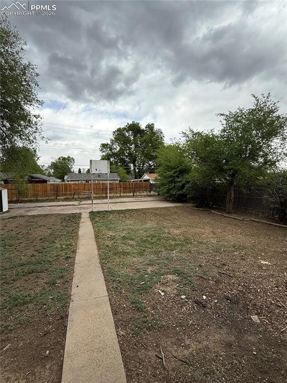 Image 14 of 29: Yard