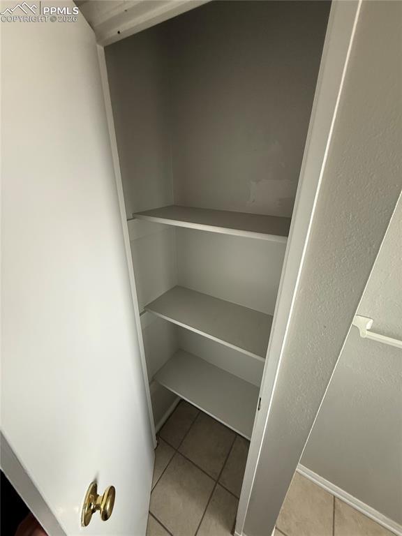 Image 21 of 29: Closet