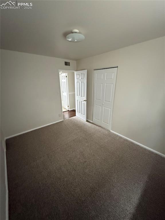 Image 23 of 29: Bedroom