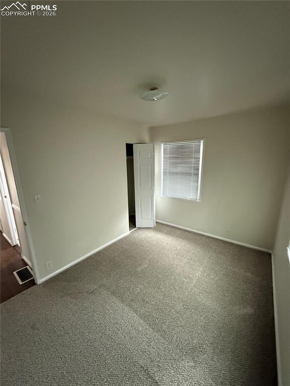 Image 26 of 29: Bedroom