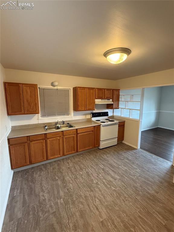 Image 6 of 29: Kitchen