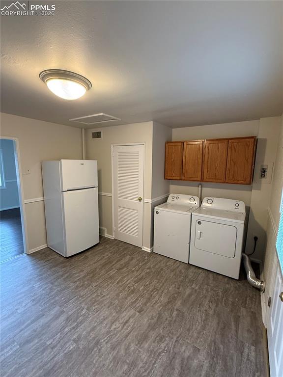 Image 7 of 29: Laundry