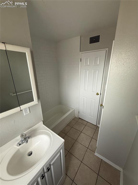 Image 9 of 29: Bathroom
