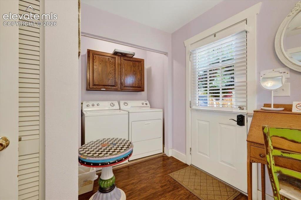 Image 26 of 50: Monet Cottage Laundry & Entry Area – Convenient laundry area with full-size