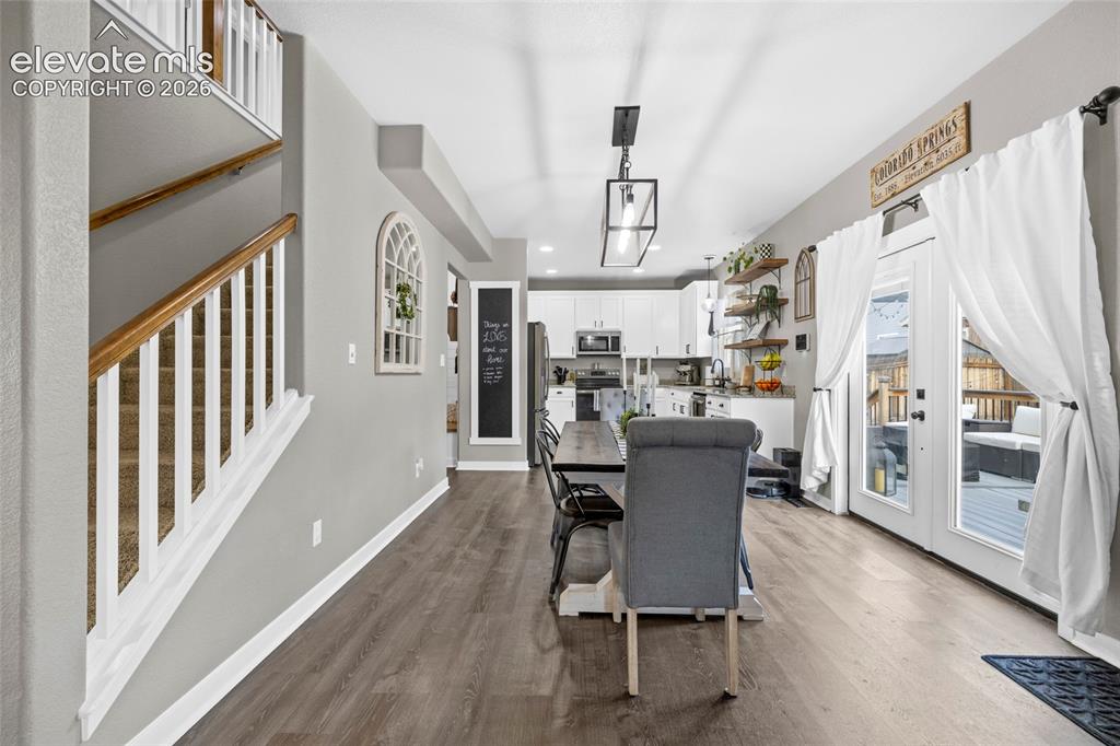 Image 9 of 41: Dining Area