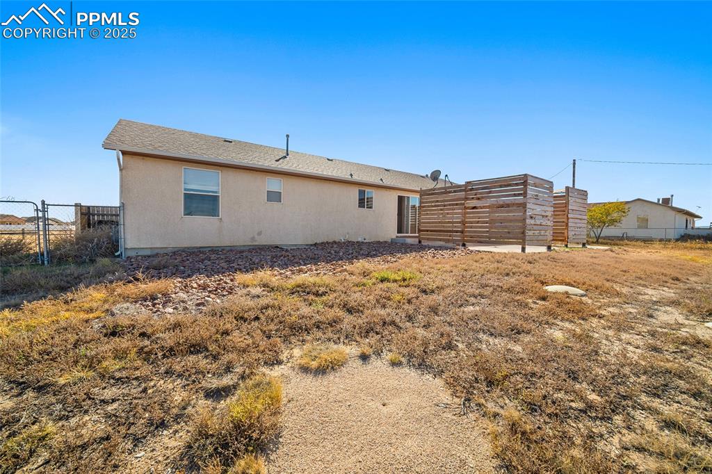 Image 29 of 36: Back of Structure