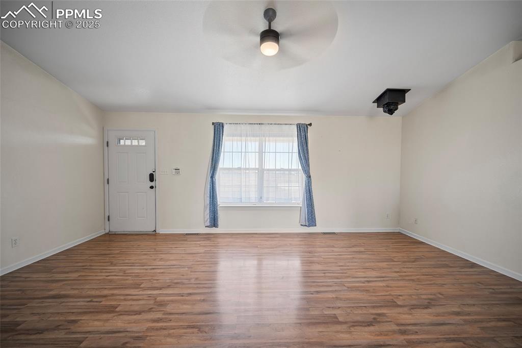 Image 5 of 36: Entry