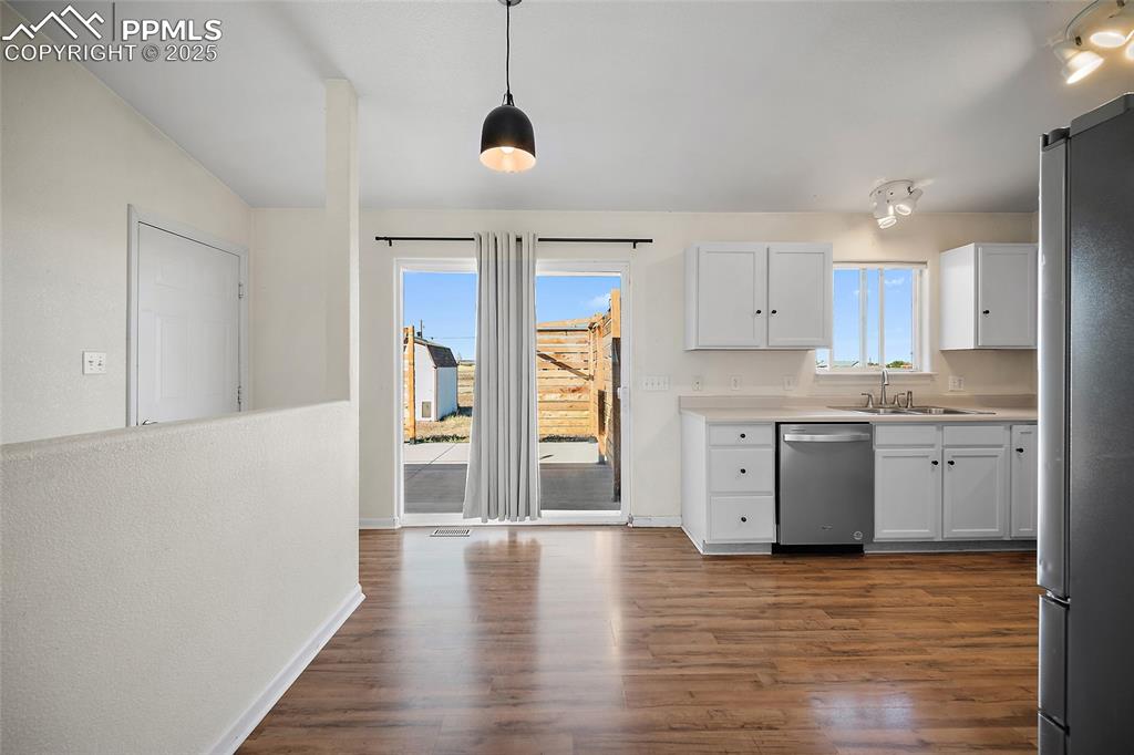 Image 7 of 36: Kitchen