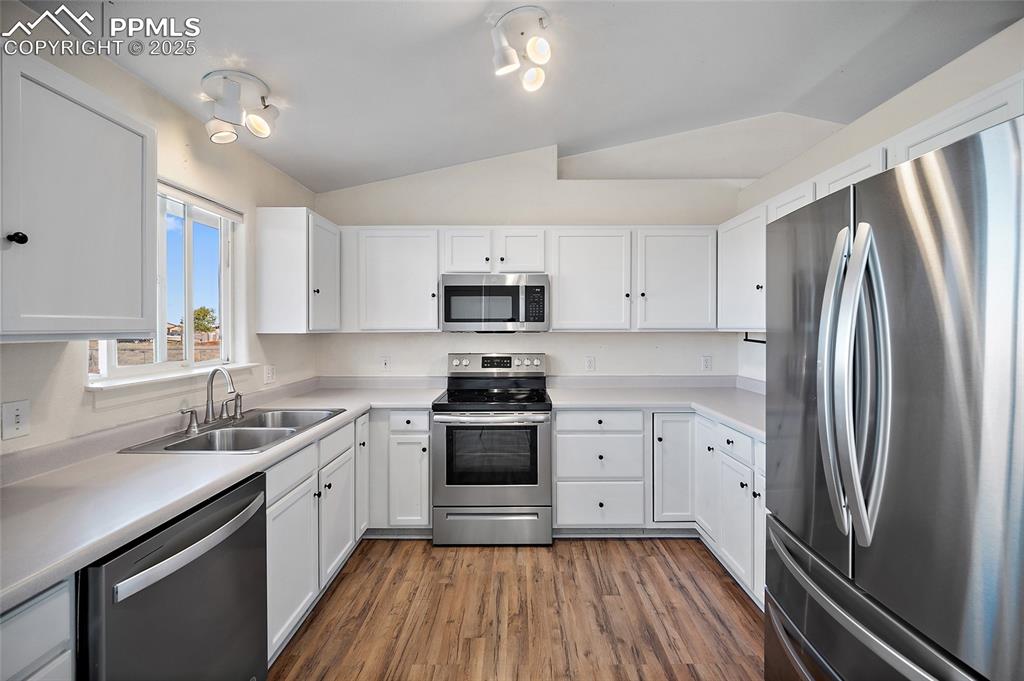 Image 8 of 36: Kitchen