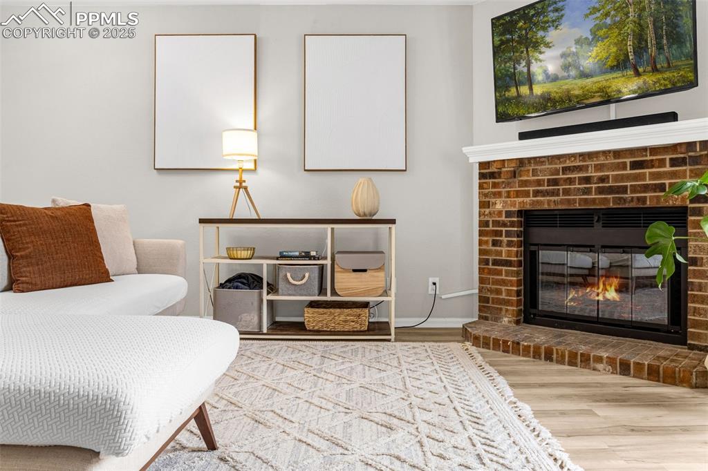 Image 10 of 30: Sitting Room