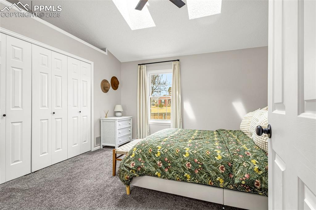 Image 16 of 30: Bedroom