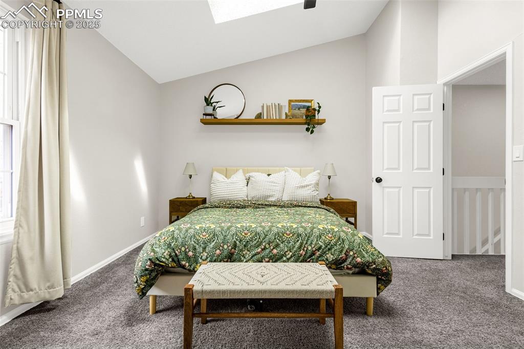 Image 18 of 30: Bedroom