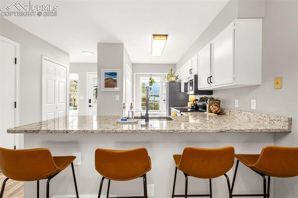 Image 4 of 30: Light and airy kitchen 
