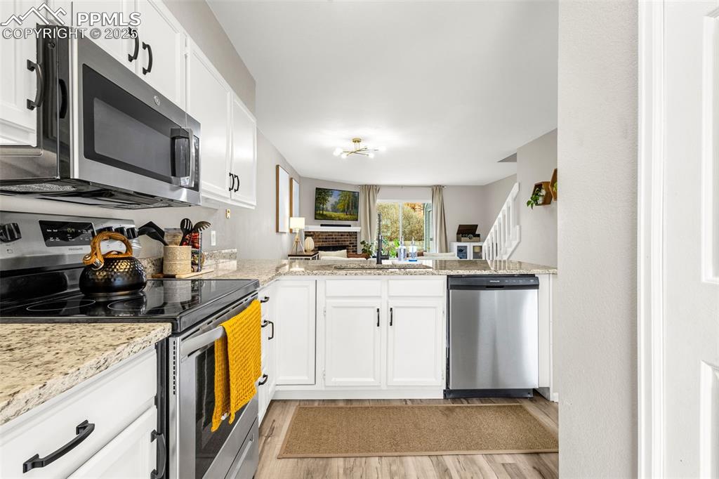 Image 5 of 30: Fully update kitchen