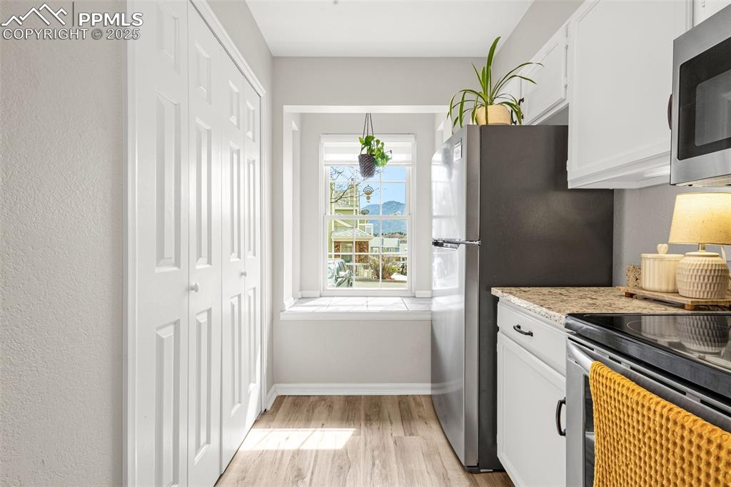 Image 6 of 30: Pantry and window seat in kitchen