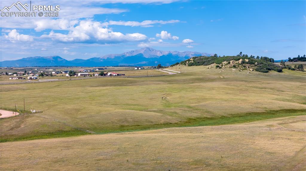 Image 9 of 12: Mountain view
