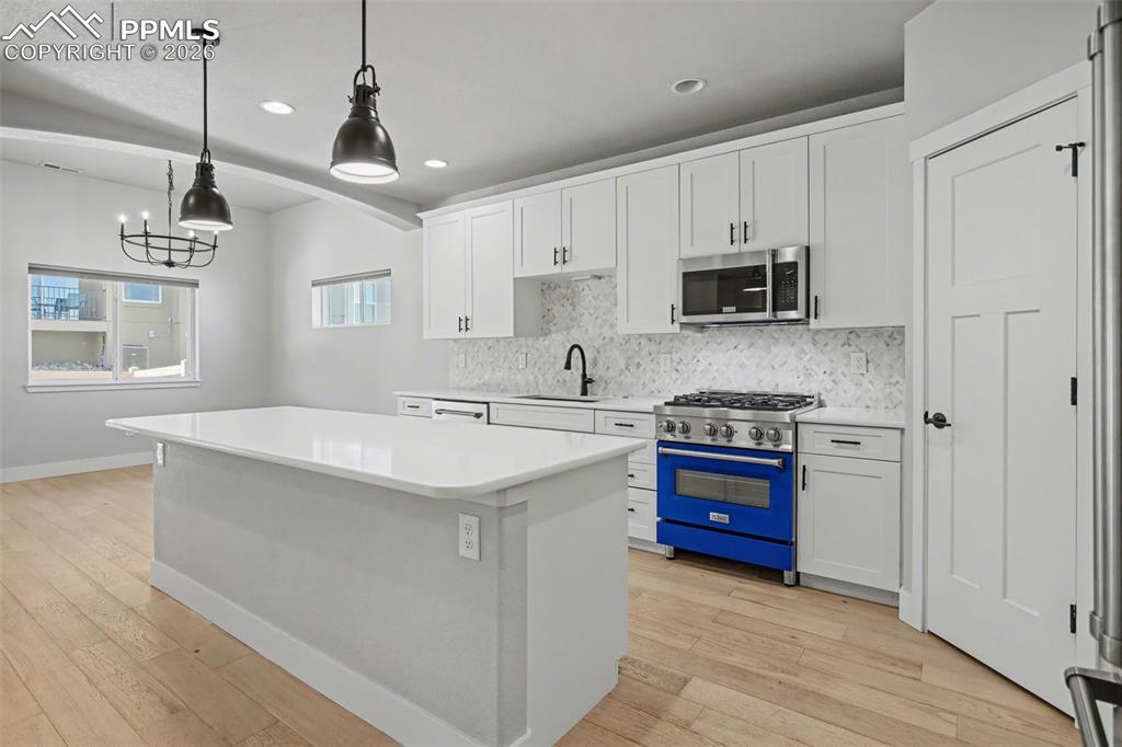 Image 15 of 29: Kitchen