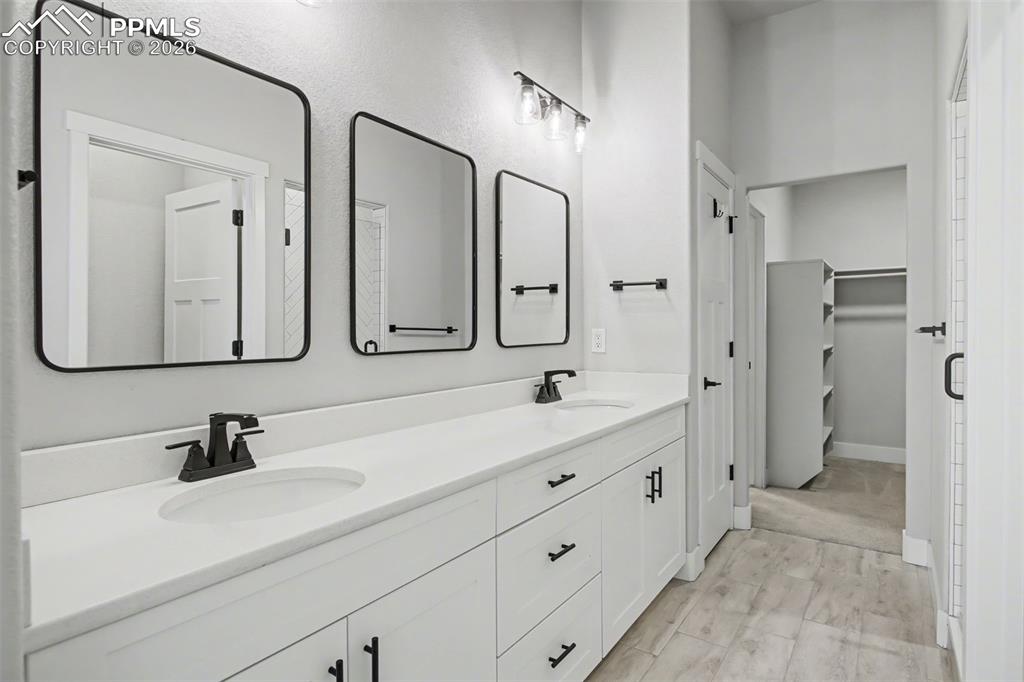 Image 27 of 29: Bathroom