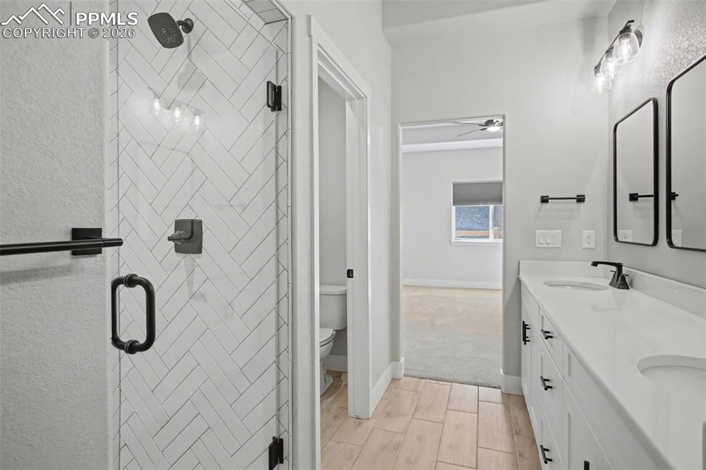 Image 28 of 29: Bathroom
