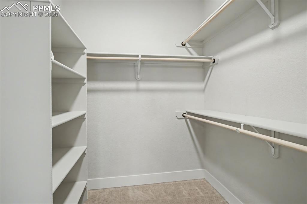 Image 29 of 29: Closet