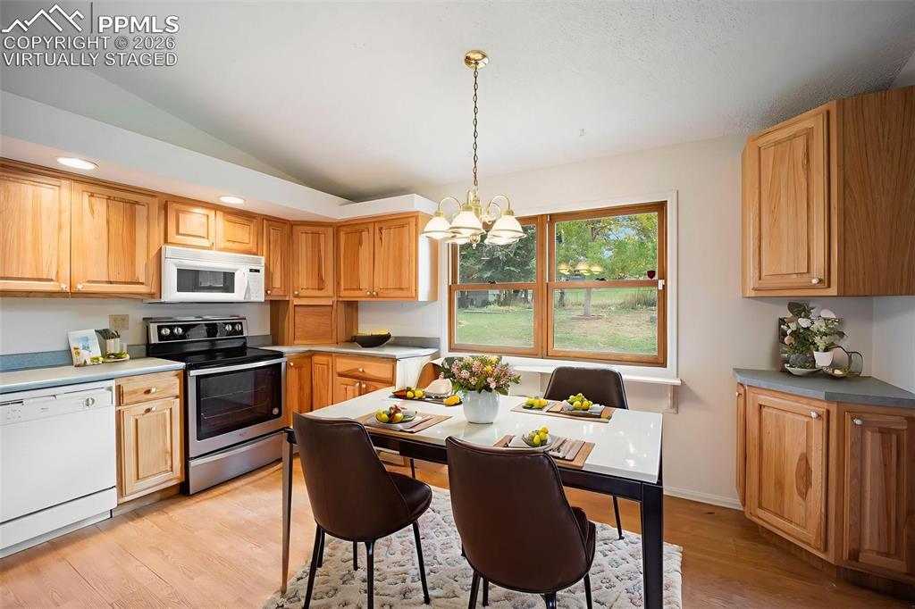 Image 10 of 44: Virtually staged