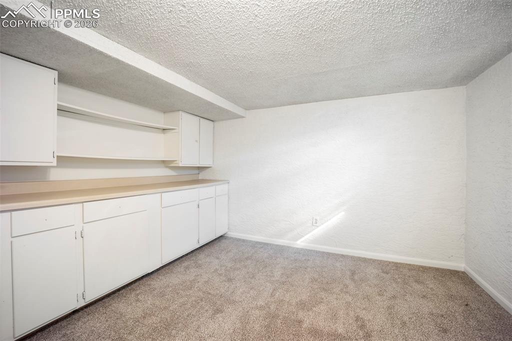 Image 25 of 44: Kitchen