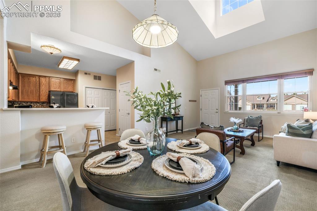 Image 11 of 49: Dining Area