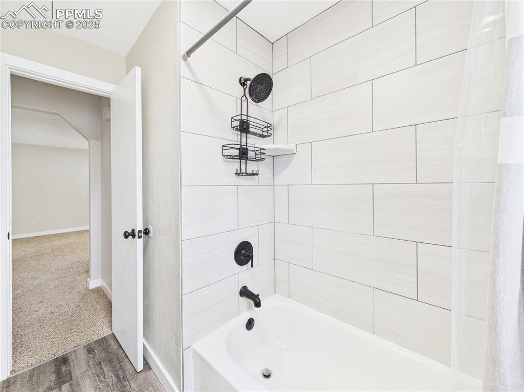 Image 14 of 37: Bathroom