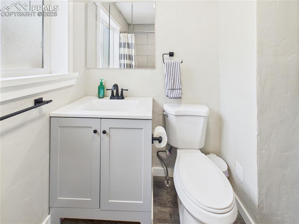 Image 15 of 37: Bathroom