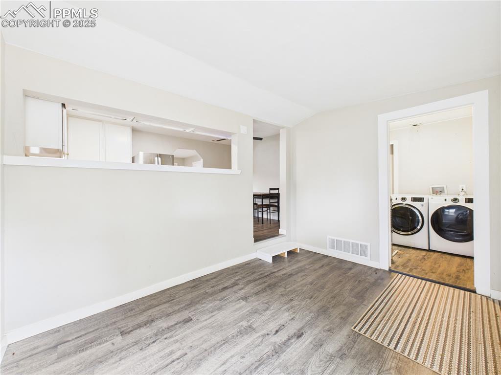 Image 25 of 37: Laundry