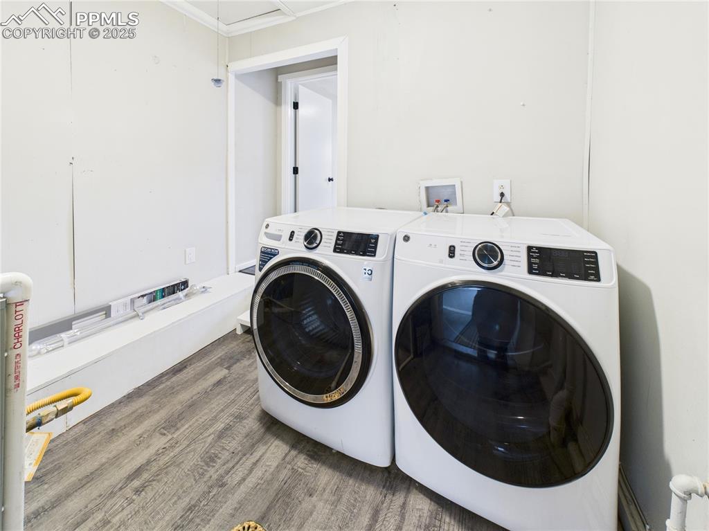 Image 26 of 37: Laundry